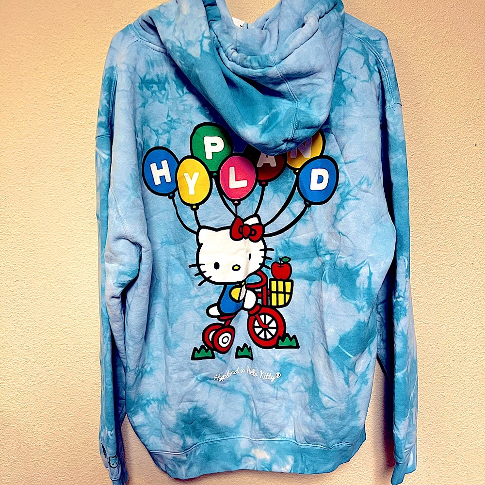 ✨NEW ZUMIES LIMITED EDITION HELLO KITTY HYPLAND SWEATSHIRT ✨